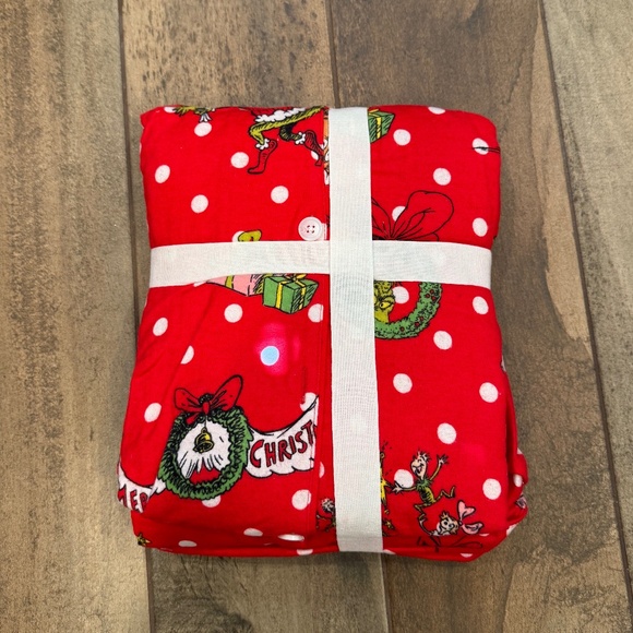 Dr Seuss The Grinch Red Dot Flannel Pajama Set - PB Teen - Picture 4 of 7